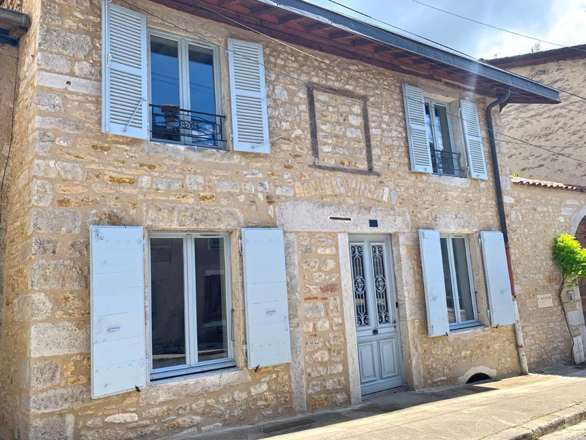 Hébergement de vacances Maison En Pierre Jacuzzi A 500m De L'ain 3ch 8p *